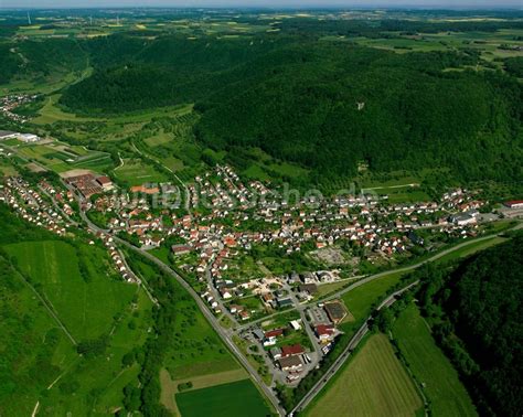 Gosbach Von Oben Dorf Ansicht Am Rande Waldgebieten In Gosbach Im