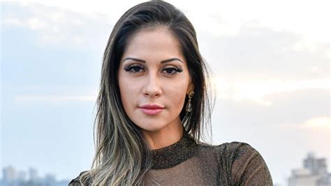 Após se afastar das redes sociais Maíra Cardi retorna e explica motivo