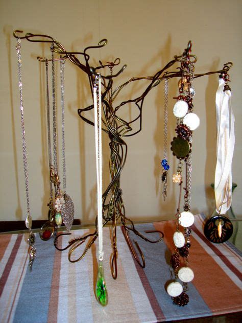 18 Wire Hangers repurposed ideas | wire hangers, hanger crafts, wire ...