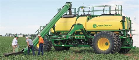 John Deere Upgrades Air Cart Drill The Western Producer