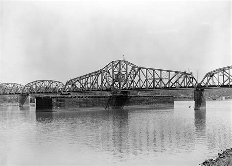 Willamette River Swing Truss Railroad Bridge, Portland Oregon