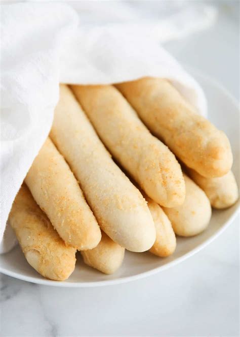 Copycat Olive Garden Breadsticks Recipe - I Heart Naptime