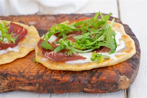 Schiacciatine Con Bresaola E Rucola Veloci In Padella