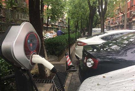 电车下雨天室外能充电吗？如何避免雨水溅到充电接口？ 车家号 发现车生活 汽车之家