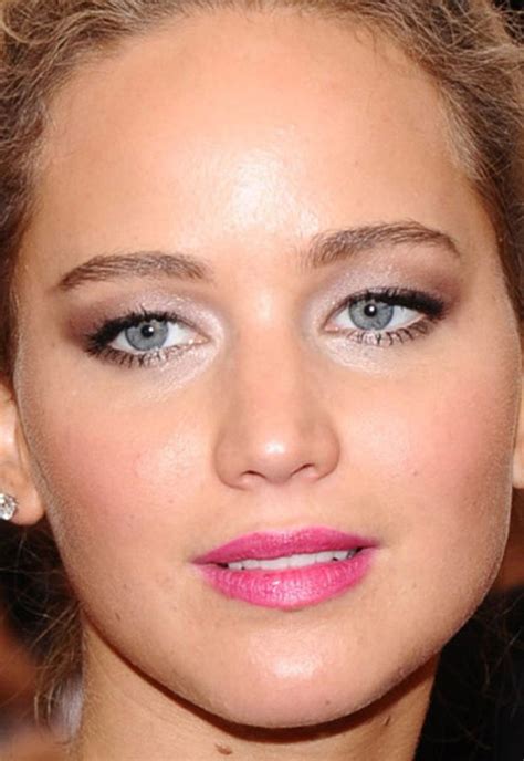 Close Up Of Jennifer Lawrence At The 2015 Met Gala Eye Makeup