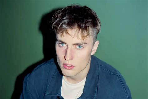 Sam Fender Hits A Lyrically Poignant Sweet Spot In Poundshop