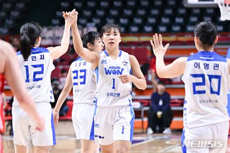 Wkbl 여자 프로농구 여자프로농구 3라운드 페이크 반칙 6건우리은행 박지현 반칙금 Zum 뉴스