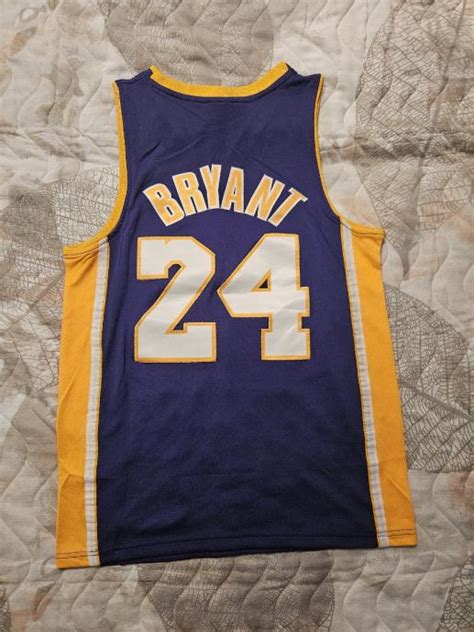 dres Bryant 24, veličina M