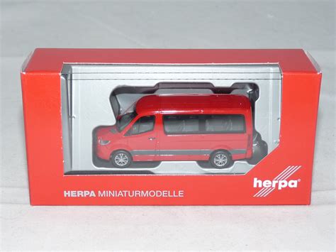 Herpa Mercedes Benz Sprinter Bus Flachdach Feuerrot