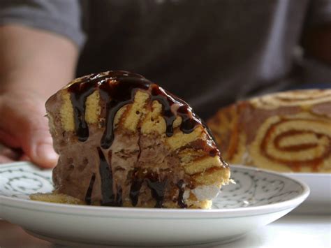 Torta Helada Con Pionono En Pasos