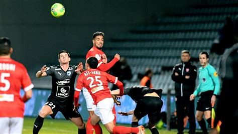 Football Ligue 2 Nîmes Dompte Niort 3 0 Et Les Costières Enfin