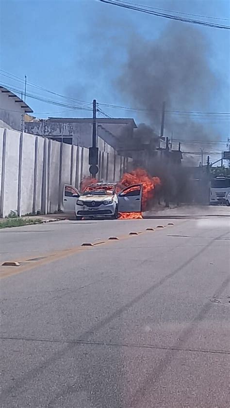 Motociclistas Param Carro E Ateiam Fogo No Bairro Carlito Pamplona Em