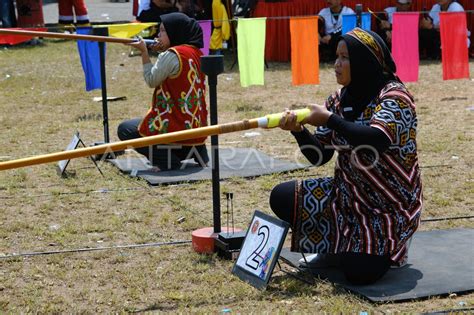 Lomba Menyumpit Gawai Dayak ANTARA Foto