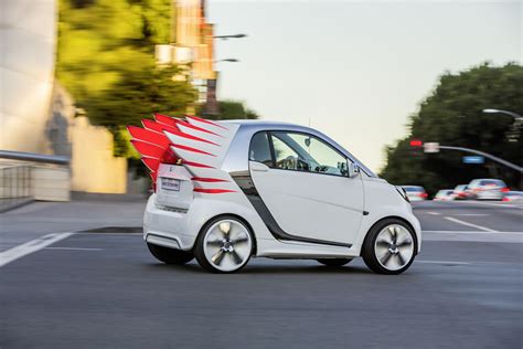 smart fortwo electric drive Gets Its Wings | eMercedesBenz