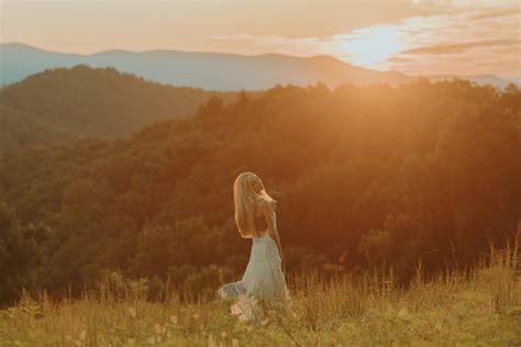 Sunrise Senior Photos in the Mountains — Harriet's World Photography