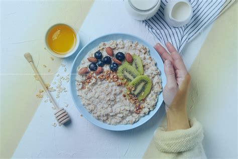 7 Manfaat Sarapan Oatmeal Setiap Hari, Yakin Tidak Mau? | SFIDN ...