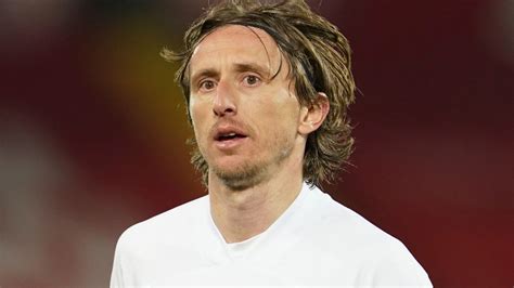 Luka Modric Real Madrid Midfielder Signs One Year Contract Extension