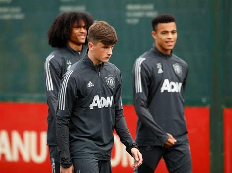 Charlie Wellens Signs Professional Contract With Man United