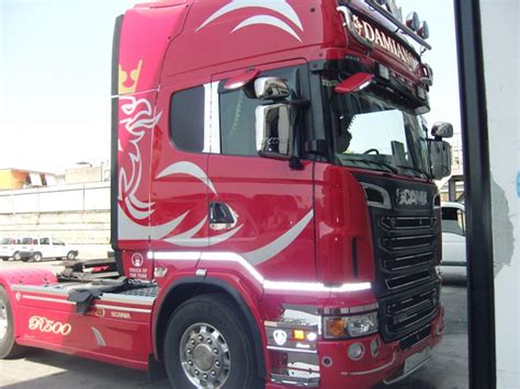 Scania R Rosso E Bianco Con Sedili In Pelle Carsel S R L Tappezzeria