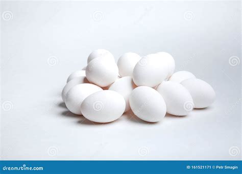 Pilha De Ovos De Galinha Brancos Imagem De Stock Imagem De Grupo