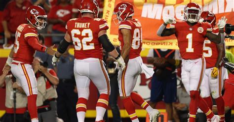 Chargers Vs Chiefs Final Score Highlights Kansas City Holds Off La Injured Justin Herbert