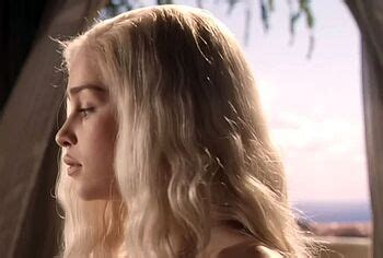 Emilia Clarke Nude And Sexy Photos PlayCelebs Net