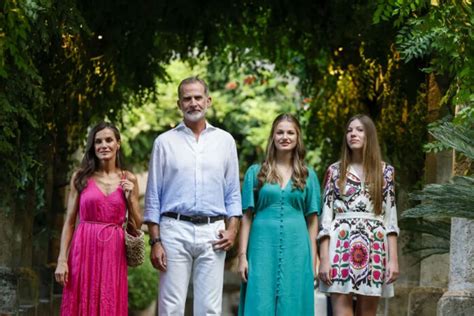 La Familia Real Espa Ola Realiza Su Tradicional Posado De Verano En