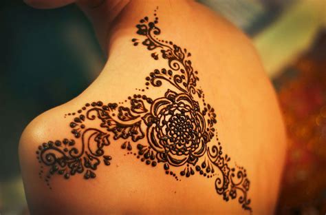 How to Make Henna Temporary Tattoos at Home (2023 Updated) | Tattoos Spot