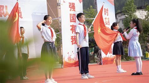 铜仁市“学习二十大 争做好队员”新队员入队暨少先队员风采展示主题示范活动成功举行 中国共产主义青年团铜仁市委员会