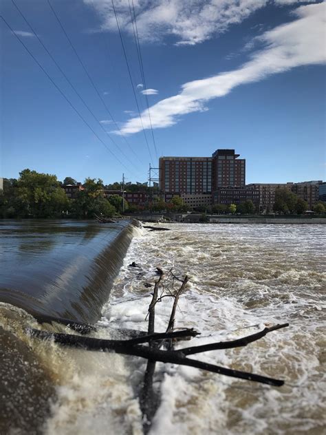 Caught this pretty cool shot near the fish ladder. : r/grandrapids