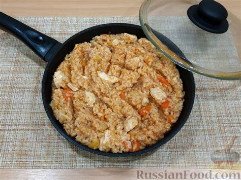 Рецепт: Рис с курицей и сладким перцем в томатном соусе (на сковороде ...