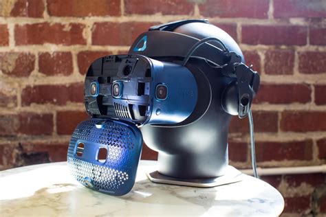 Htc Vive Cosmos Vr Hands On And Inside Out Tracking Cnet