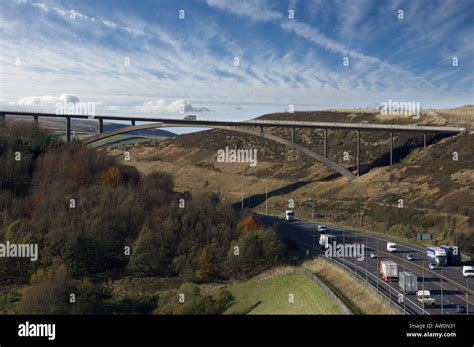 M62 Motorway Crossing Scammonden Dam Yorkshire England Stock Photo Alamy