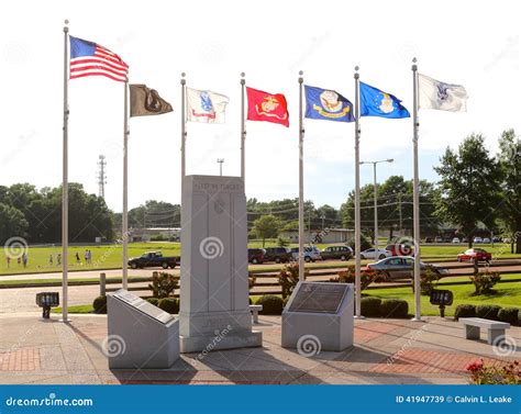 Veteran S Park with Flags Waving, Memphis Tennessee Editorial Stock ...