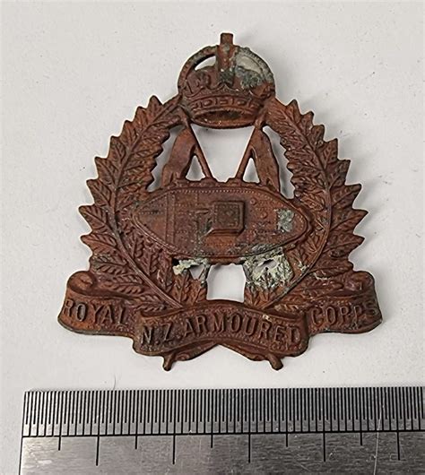 Royal New Zealand Armoured Corps Cap Badge Trade In Military