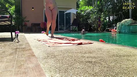Une Partie De La Piscine Poil Couple Russe Amateur Vacances Pattaya Xhamster
