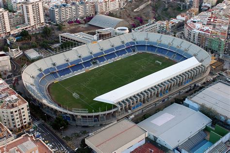 Fotografía aérea del estadio de futbol Heliodoro Rodriguez López en la