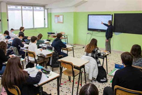 Cresce Il Scandalo Dei Furbetti Della Scuola Truffe Sui Bonus Per L