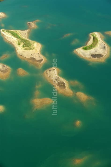 Laußig aus der Vogelperspektive Wasser Landschaft am Kies Tagebau