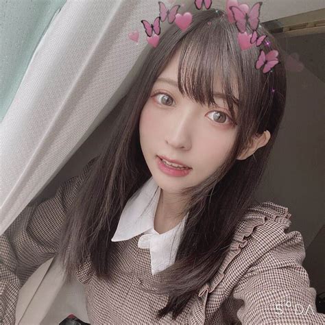 猫田あしゅさんのインスタグラム写真 猫田あしゅinstagram 「可愛め猫田と綺麗め猫田どっちが好き、、、？💗💜 Soda 盛り方は自分次第 自撮り Selfie