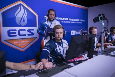 Liquid And Faze Are Through To The Playoff Stage At The Ecs Season