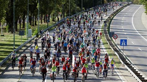 Tausende Radfahrer Protestieren Gegen Internationale