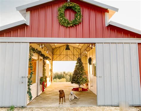 How to Decorate your Barn for Christmas - Thermaland Oaks