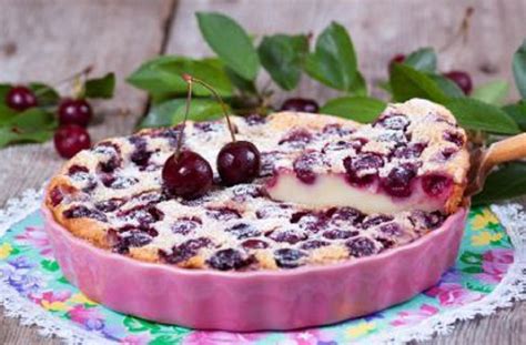 Clafoutis Alle Ciliegie Ricetta Originale Dolce E Colorata Food Blog