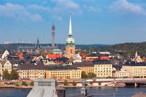 Verano escénico vista aérea de gamla stan en el casco antiguo de