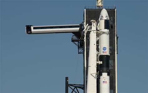 Spacex Crew Dragon Meets Falcon 9 And Goes Vertical At Launch Pad For