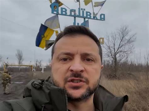 Зеленский посетил Авдеевку и наградил военных ВСУ - TOPNews.RU