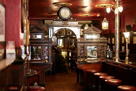 Discover the 10 Oldest Pubs in Dublin with Visit Dublin