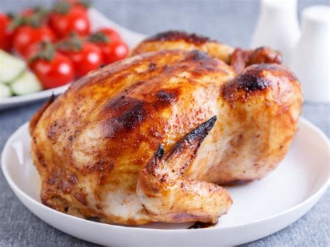 Pollo rostizado sencillo: receta casera con pocos ingredientes | CocinaDelirante