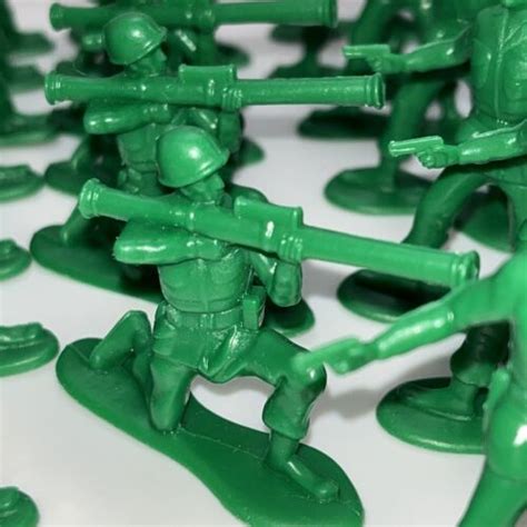 Toy story Green Army Men Disney Pixar Plastic Soldiers 2¼" lot of 68 ...